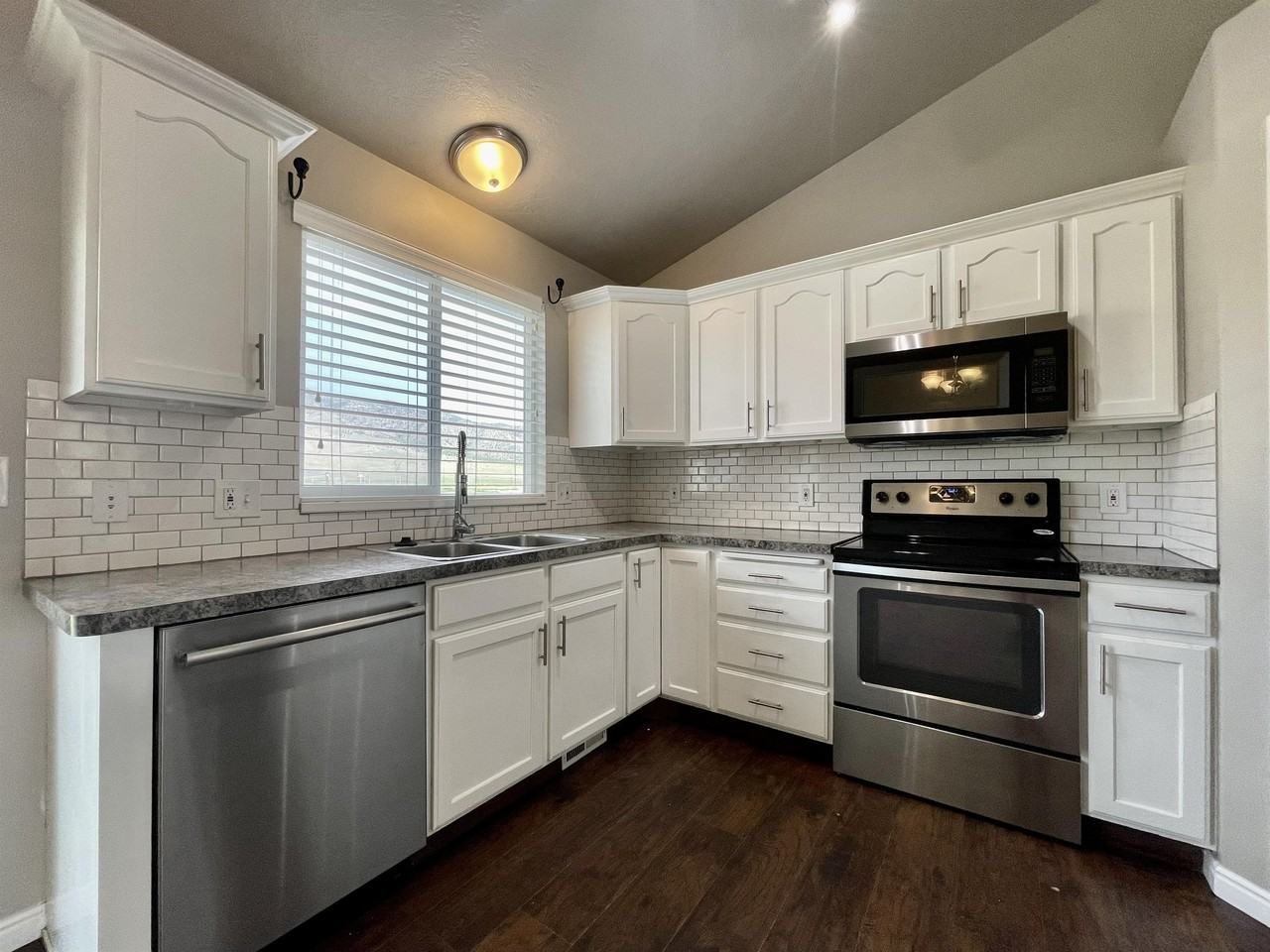 3566 N Easter Dr - Photo 2 of 26