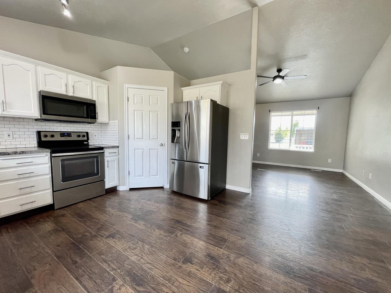 3566 N Easter Dr - Photo 4 of 26