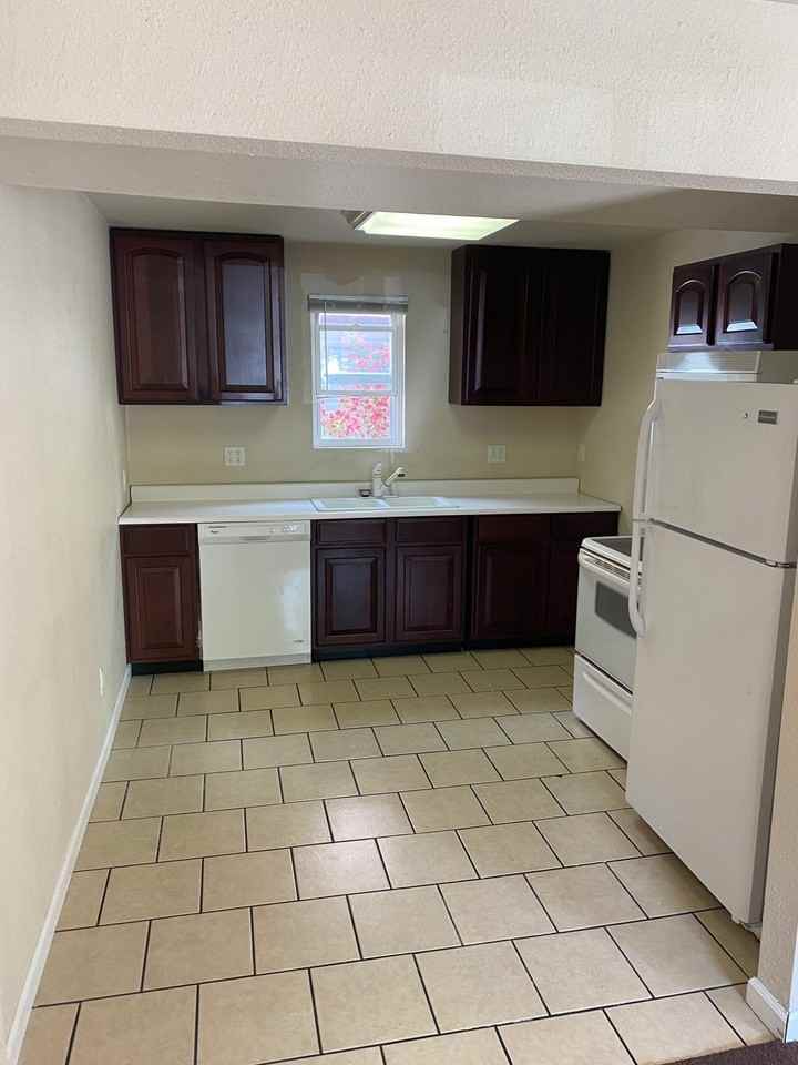 317 E Mill St - Photo 6 of 15