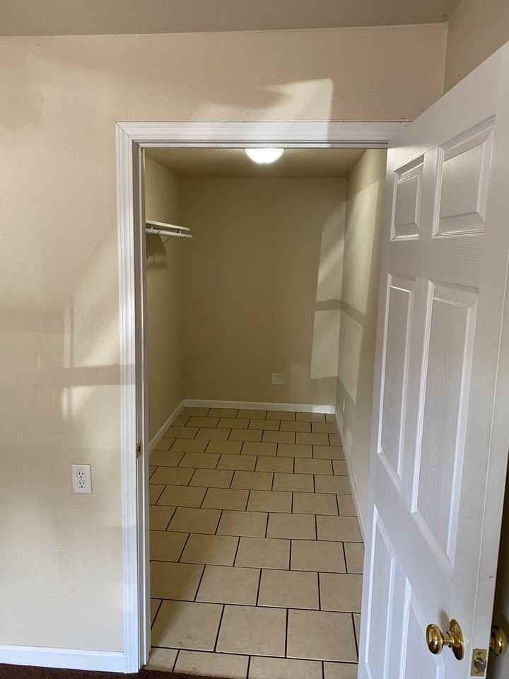 317 E Mill St - Photo 2 of 15