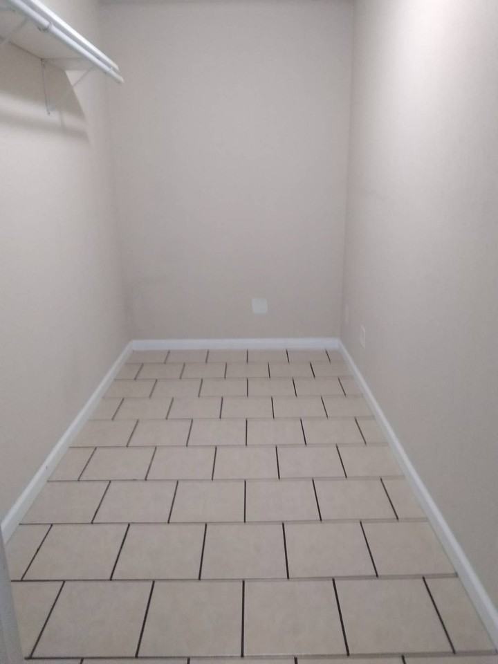 317 E Mill St - Photo 5 of 15