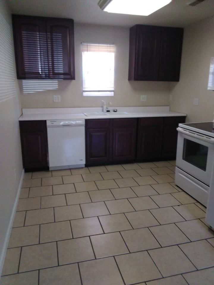 317 E Mill St - Photo 5 of 15