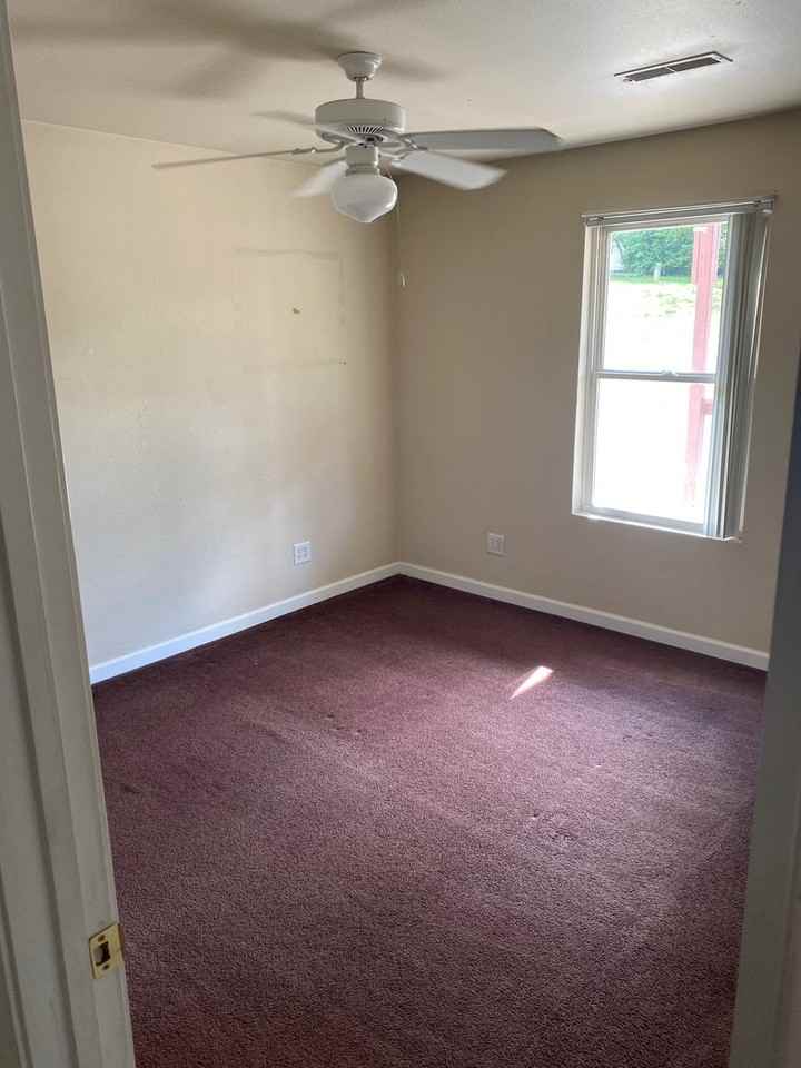 317 E Mill St - Photo 7 of 15