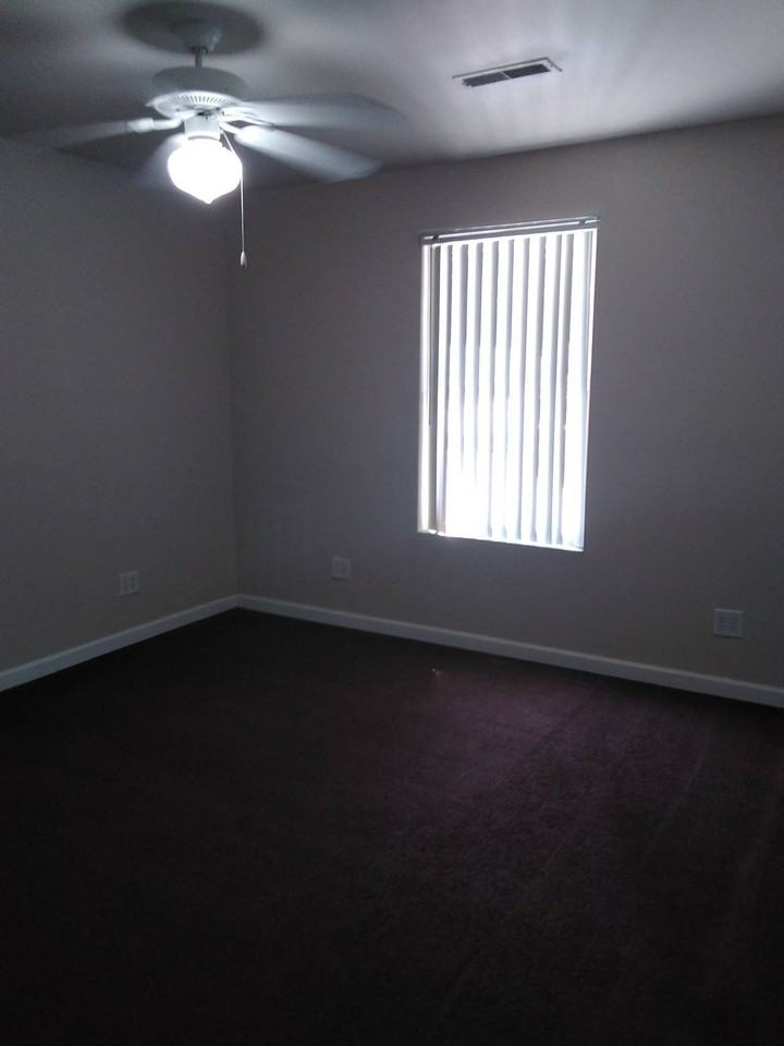 317 E Mill St - Photo 4 of 15