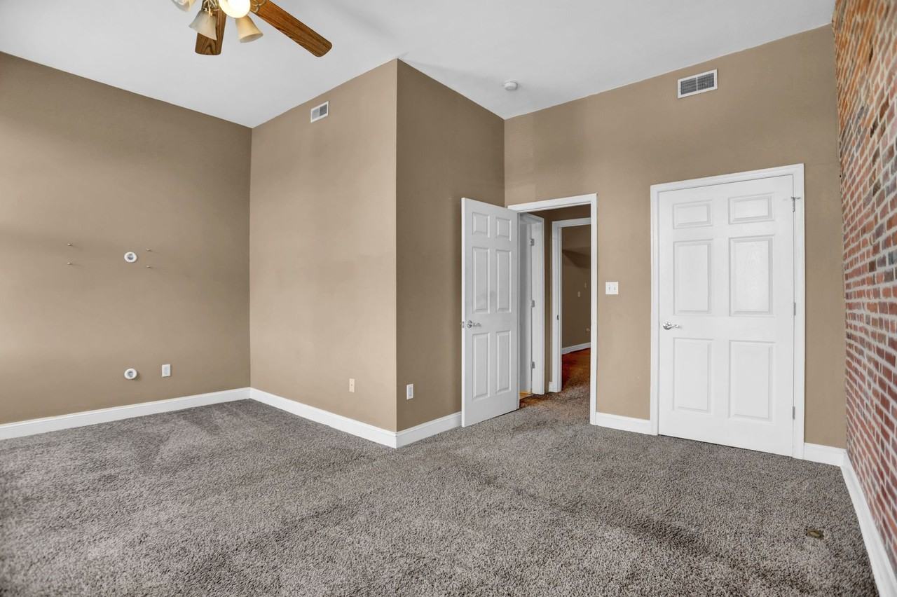 1103 Light St - Photo 3 of 14