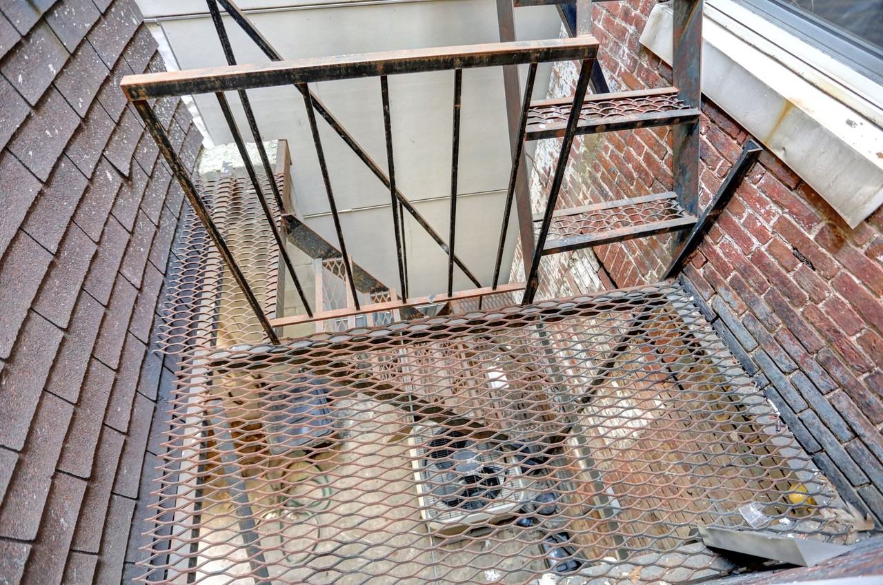 1103 Light St - Photo 6 of 14