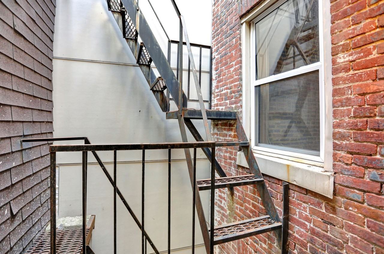 1103 Light St - Photo 7 of 14