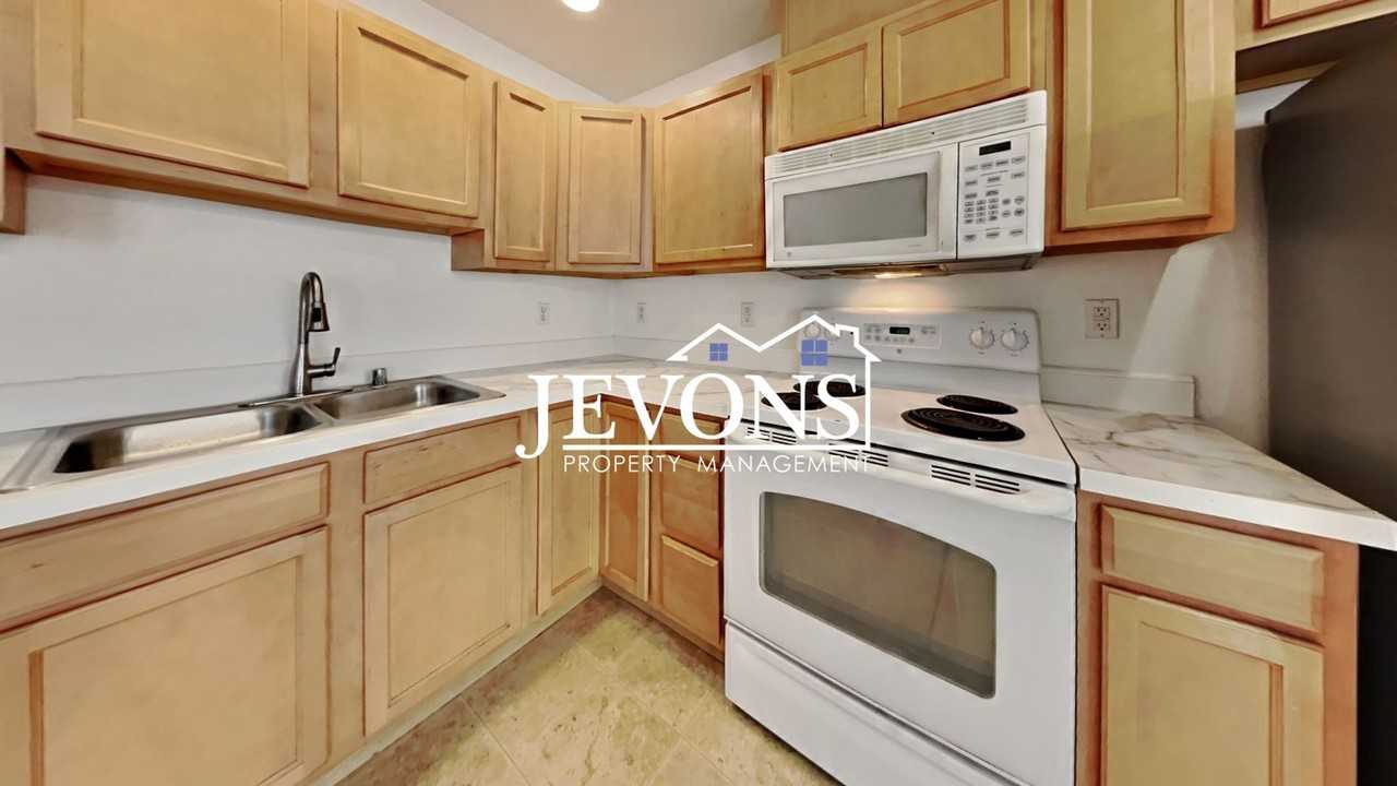 4538 S Warner St Tacoma, WA 98409 - Photo 2 of 40
