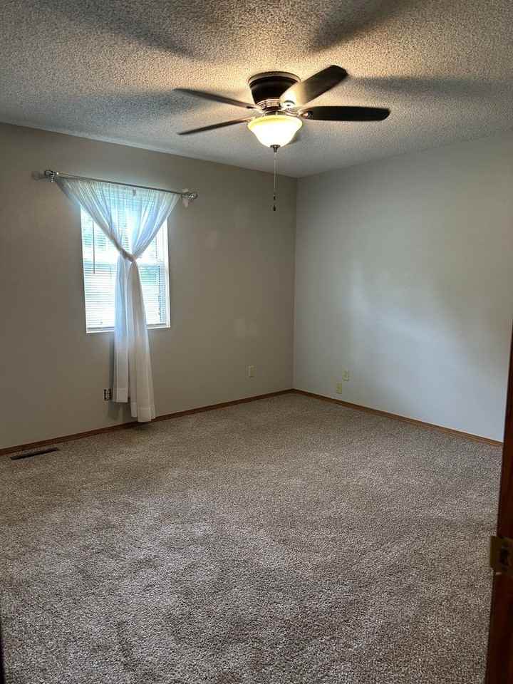 307 Summit St - Photo 2 of 16