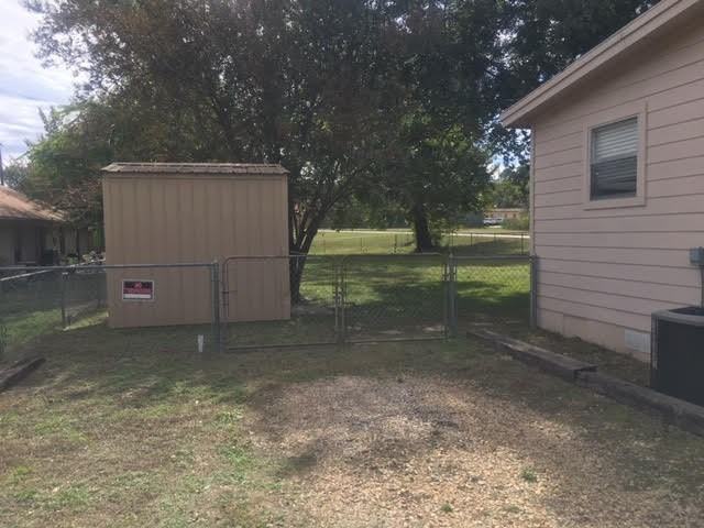 2160 E Price St - Photo 3 of 7