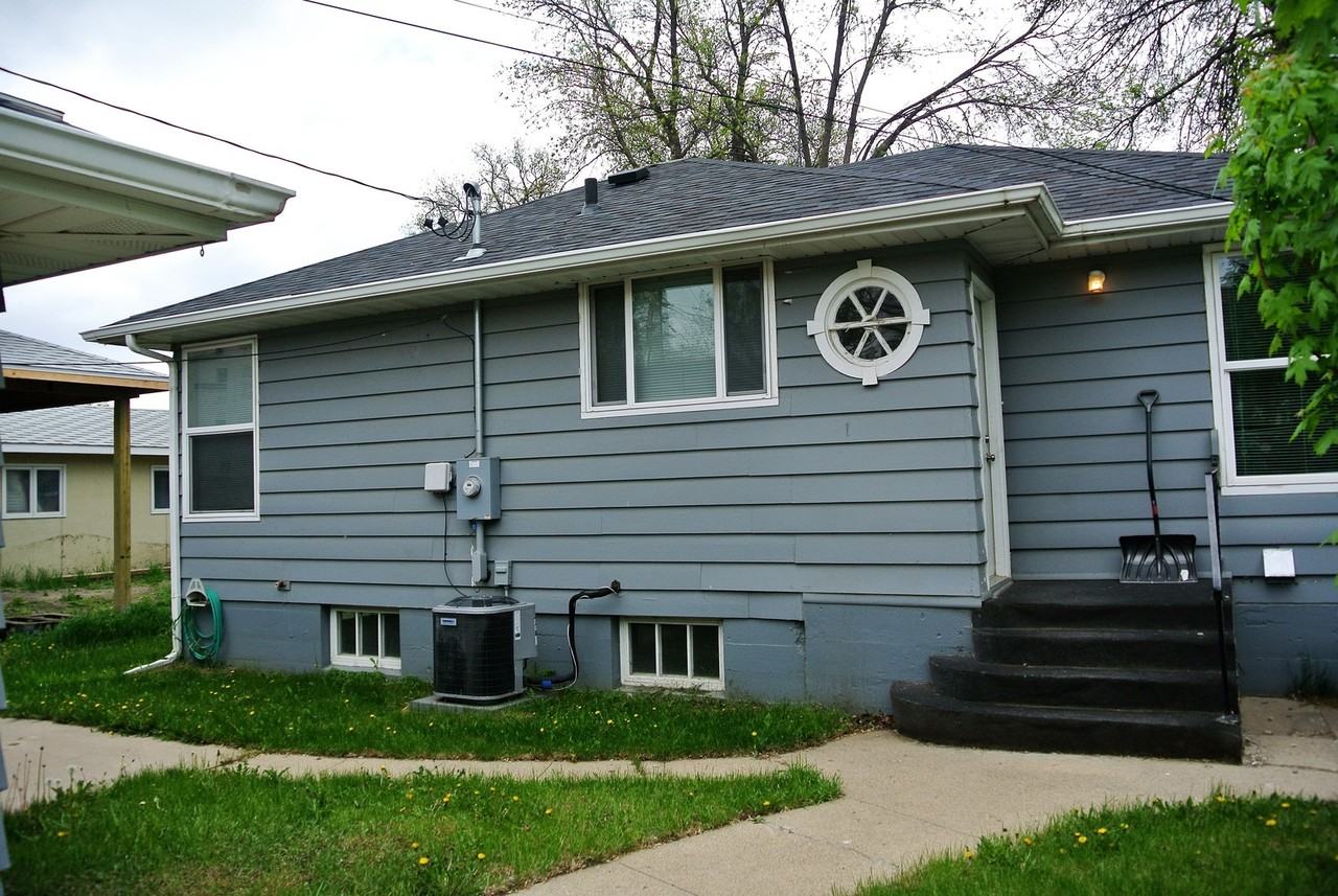 918 1st Ave Sw - Photo 4 of 15