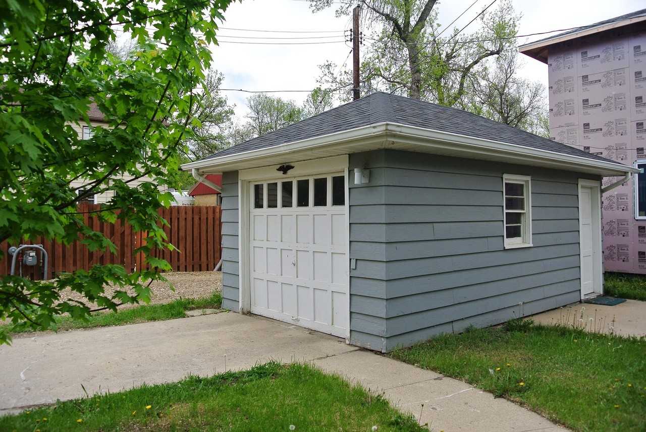 918 1st Ave Sw - Photo 5 of 15