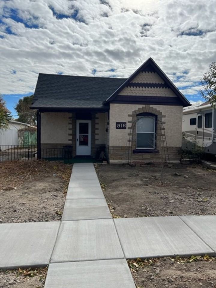 916 E 2nd St, Pueblo, CO 81001 3 Bedroom Apartment for Rent PadMapper