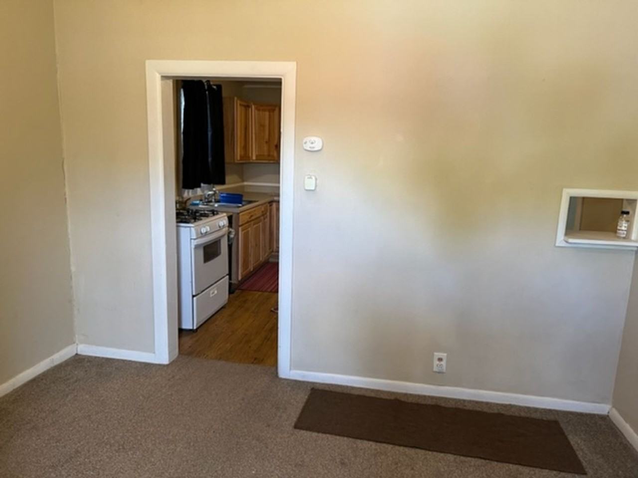 916 E 2nd St - Photo 2 of 8