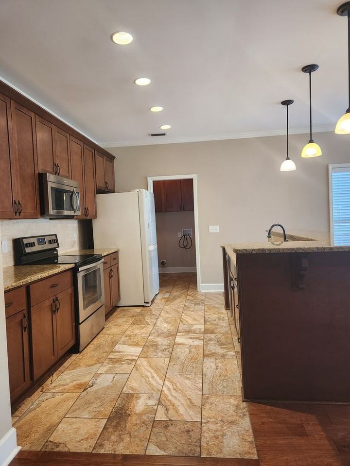 110 Dawson Ln - Photo 3 of 13