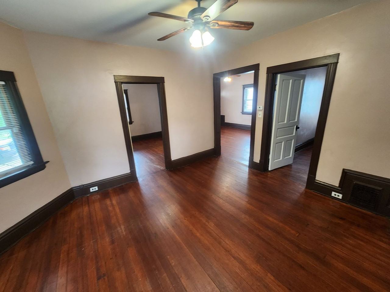 319 59th Pl - Photo 2 of 11