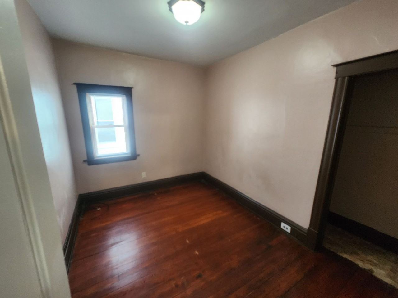 319 59th Pl - Photo 3 of 11