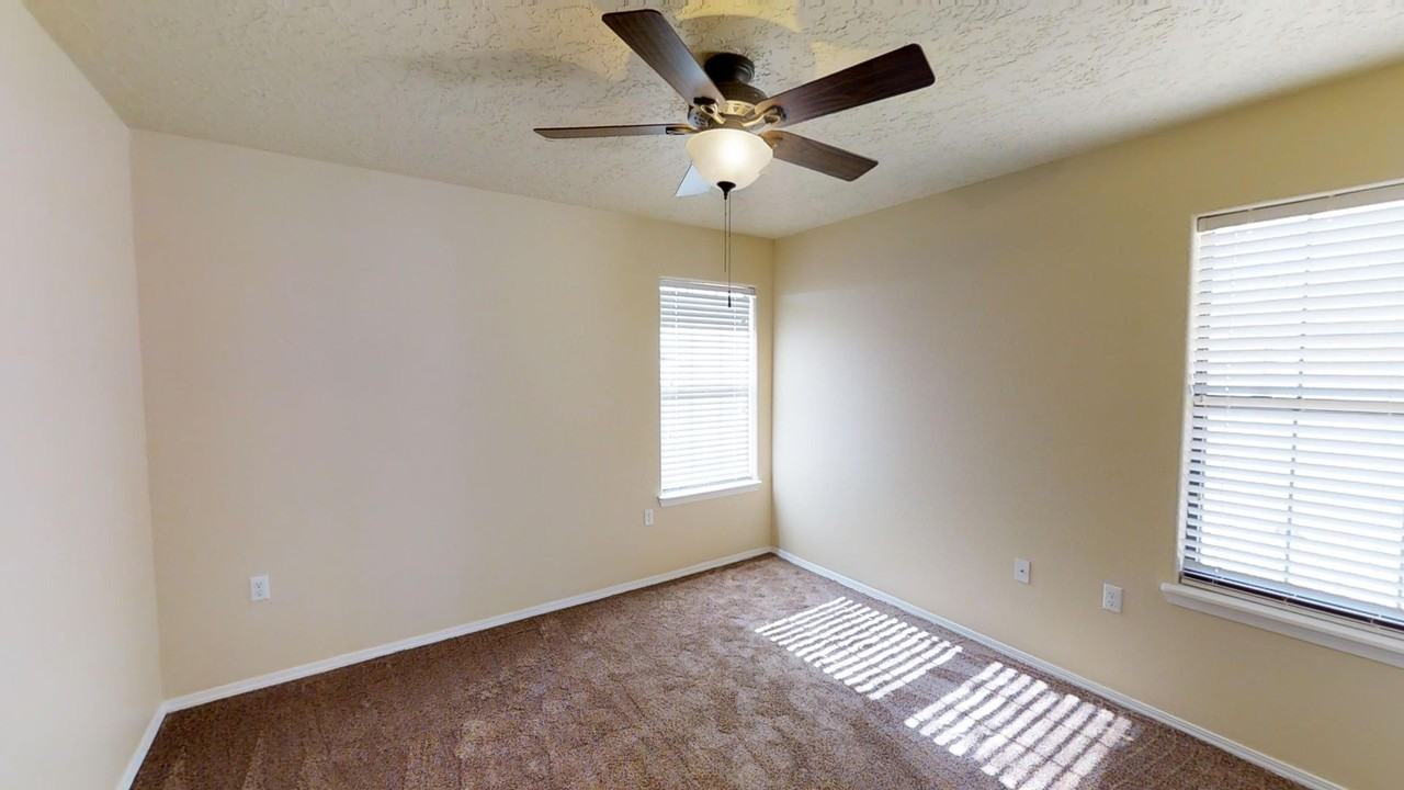 1374 Oakwood Cir - Photo 6 of 17