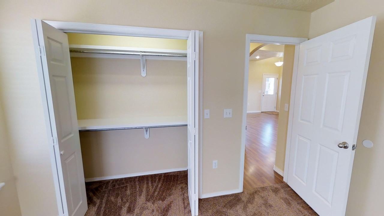 1374 Oakwood Cir - Photo 7 of 17