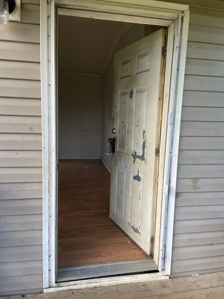 466 Hattie Ln - Photo 2 of 17