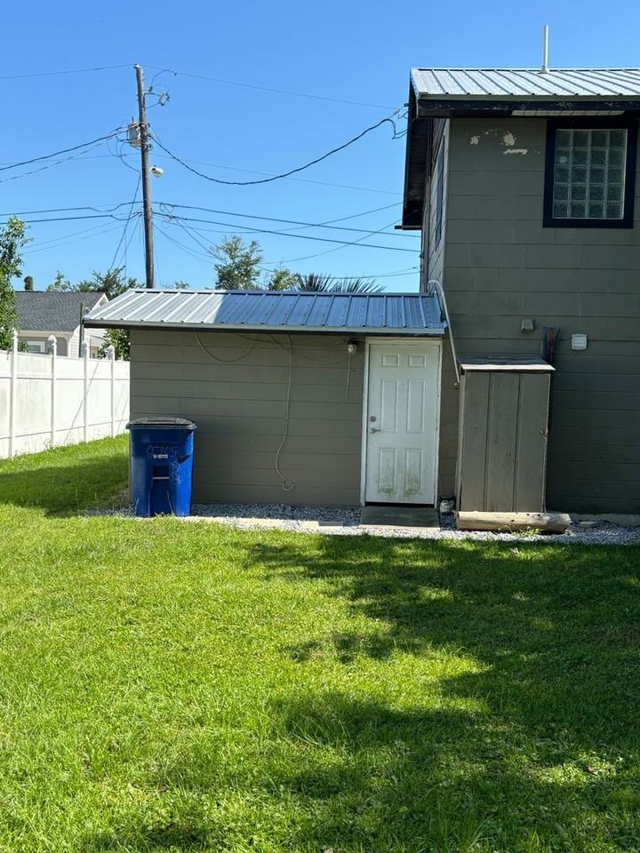 2705 E 8th Plz - Photo 2 of 9