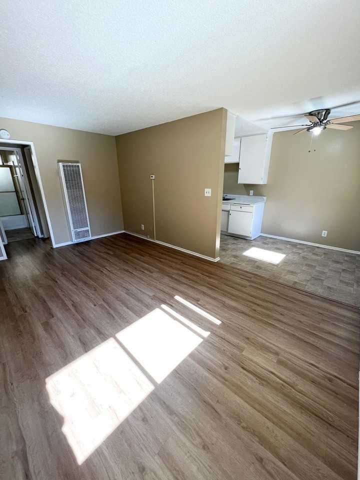 KORNBLUM 3 (Sunrise Apts) - Photo 3 of 13