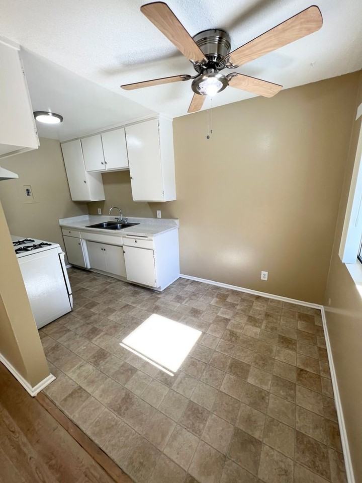 KORNBLUM 3 (Sunrise Apts) - Photo 5 of 13