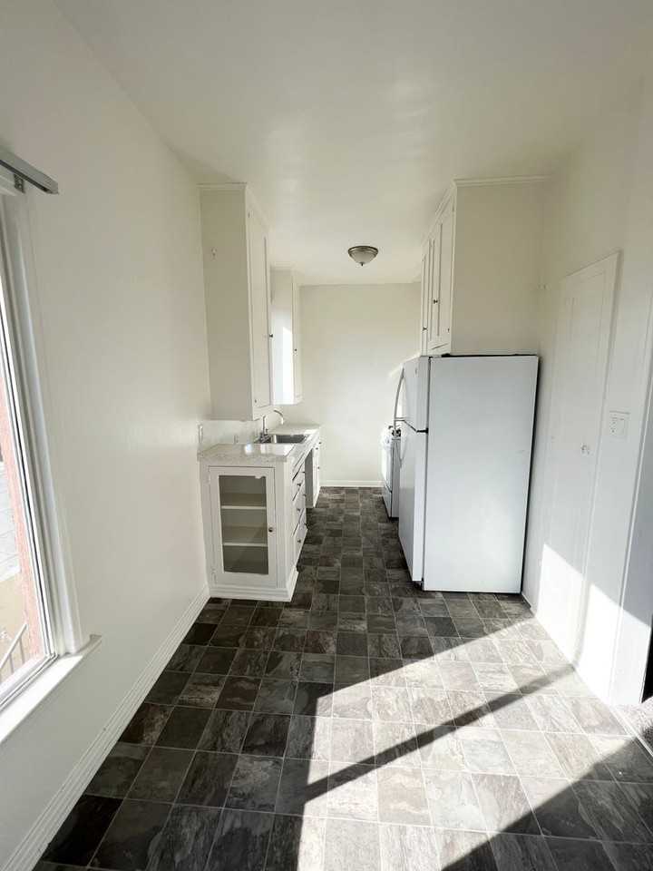 1147 Broad Ave. (El Portal) - Photo 7 of 15
