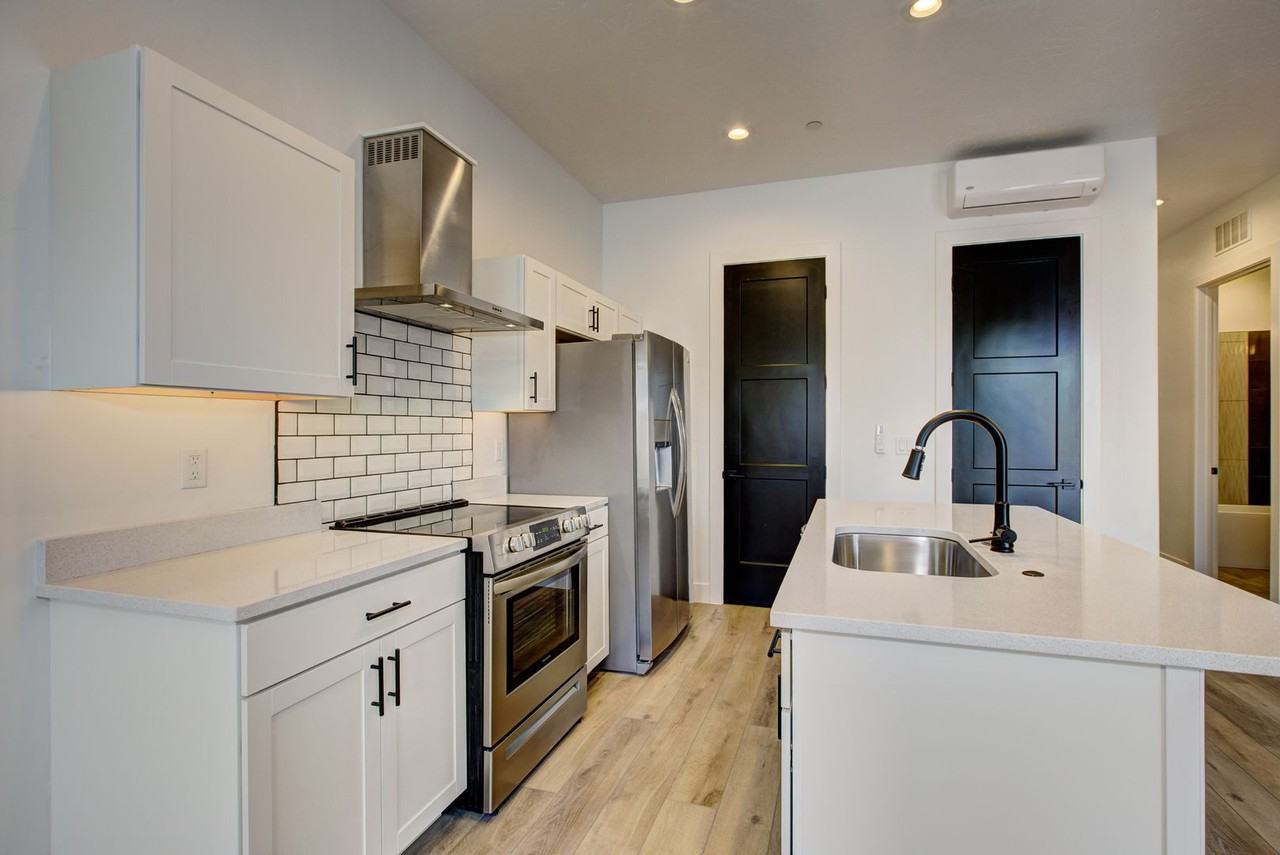 5165 Warm Springs Ave - Photo 2 of 34