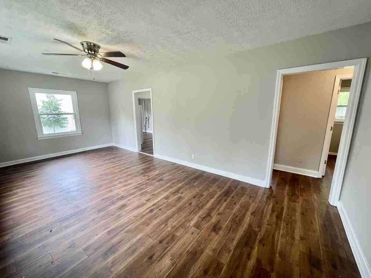 403 Shaw St - Photo 2 of 12
