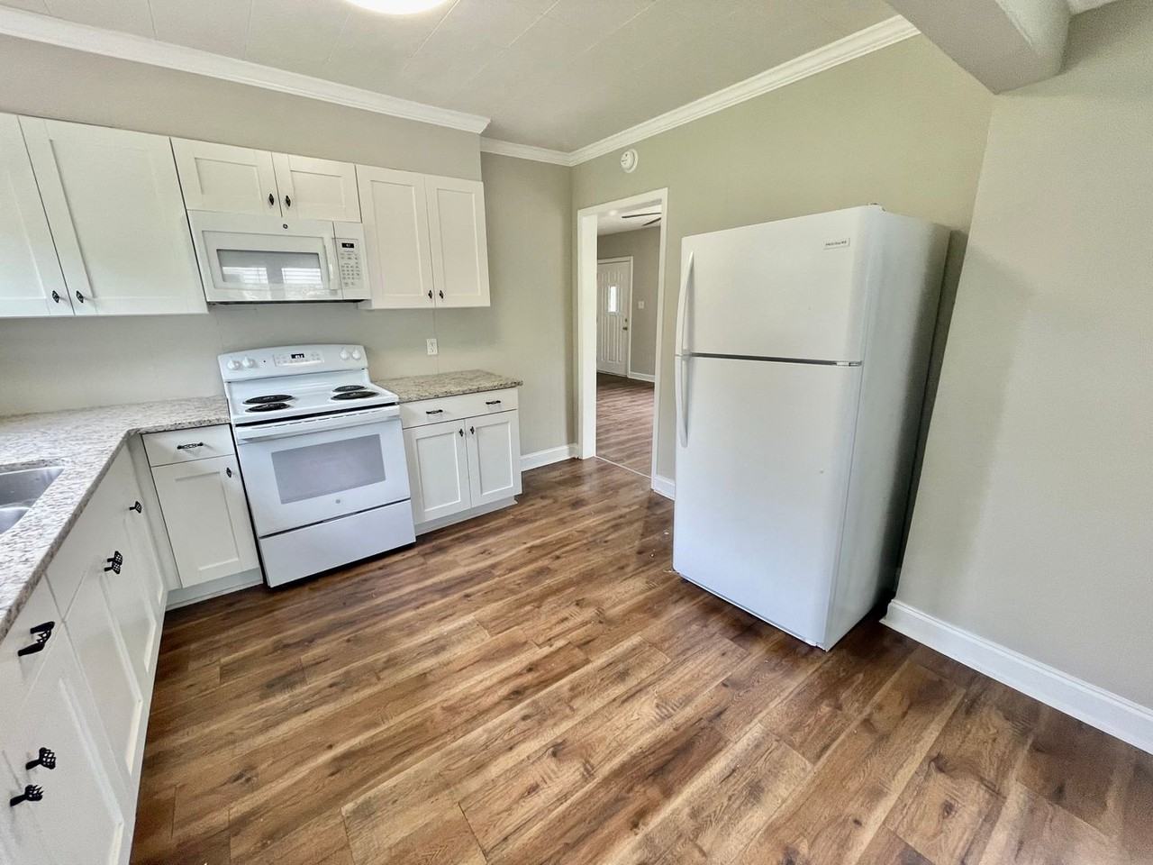 403 Shaw St - Photo 5 of 12
