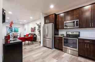 featured image of 911 N 17th Ave #C