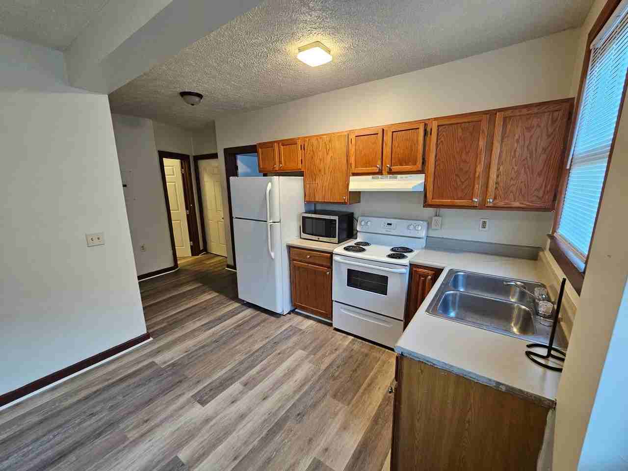 427 Goethe St - Photo 2 of 15