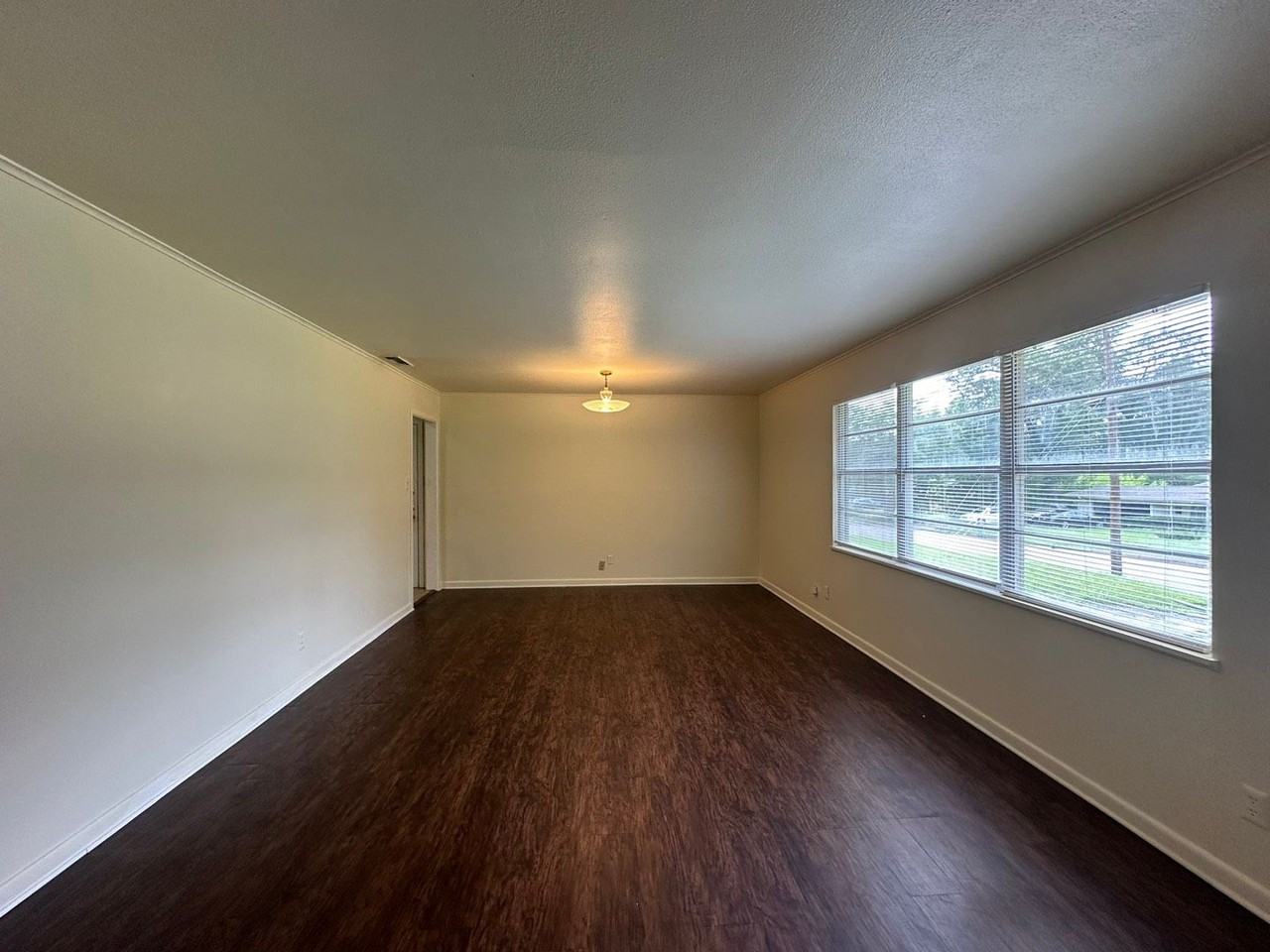 2725 Tanglewood Dr - Photo 3 of 25