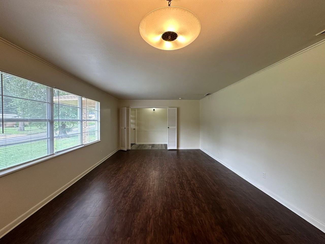 2725 Tanglewood Dr - Photo 4 of 25