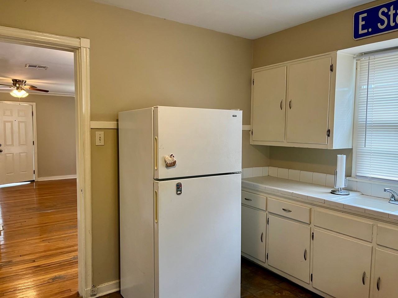 2560 Rittiner Dr - Photo 5 of 10