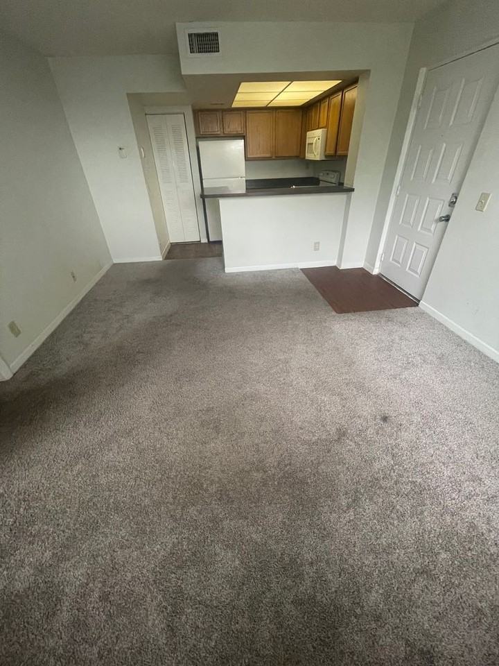 718 Executive Center Dr #36 - Photo 3 of 21