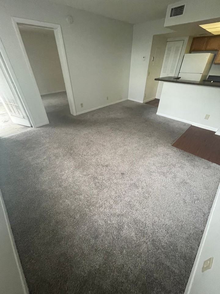 718 Executive Center Dr #36 - Photo 4 of 21