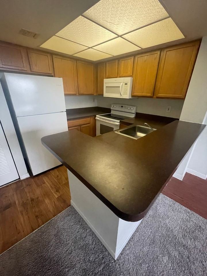 718 Executive Center Dr #36 - Photo 5 of 21