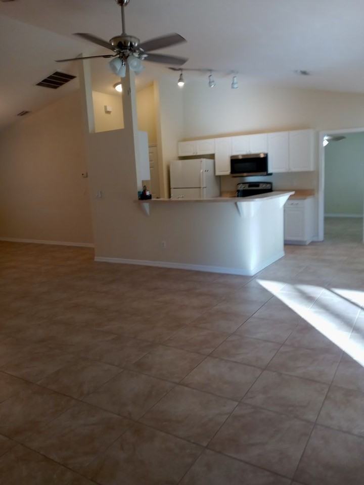 17031 Hillsborough Blvd - Photo 4 of 18