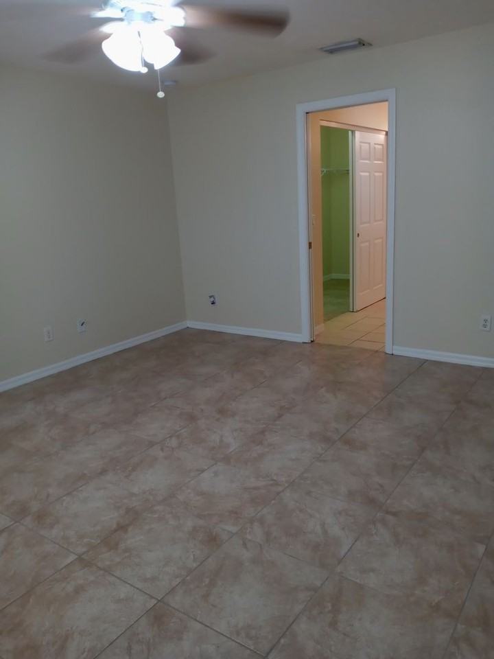 17031 Hillsborough Blvd - Photo 7 of 18