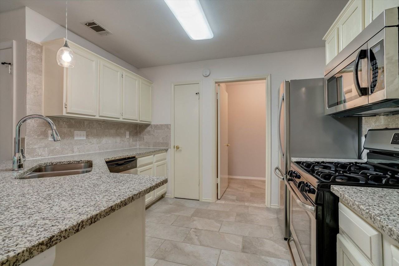13030 Staton Dr - Photo 3 of 21