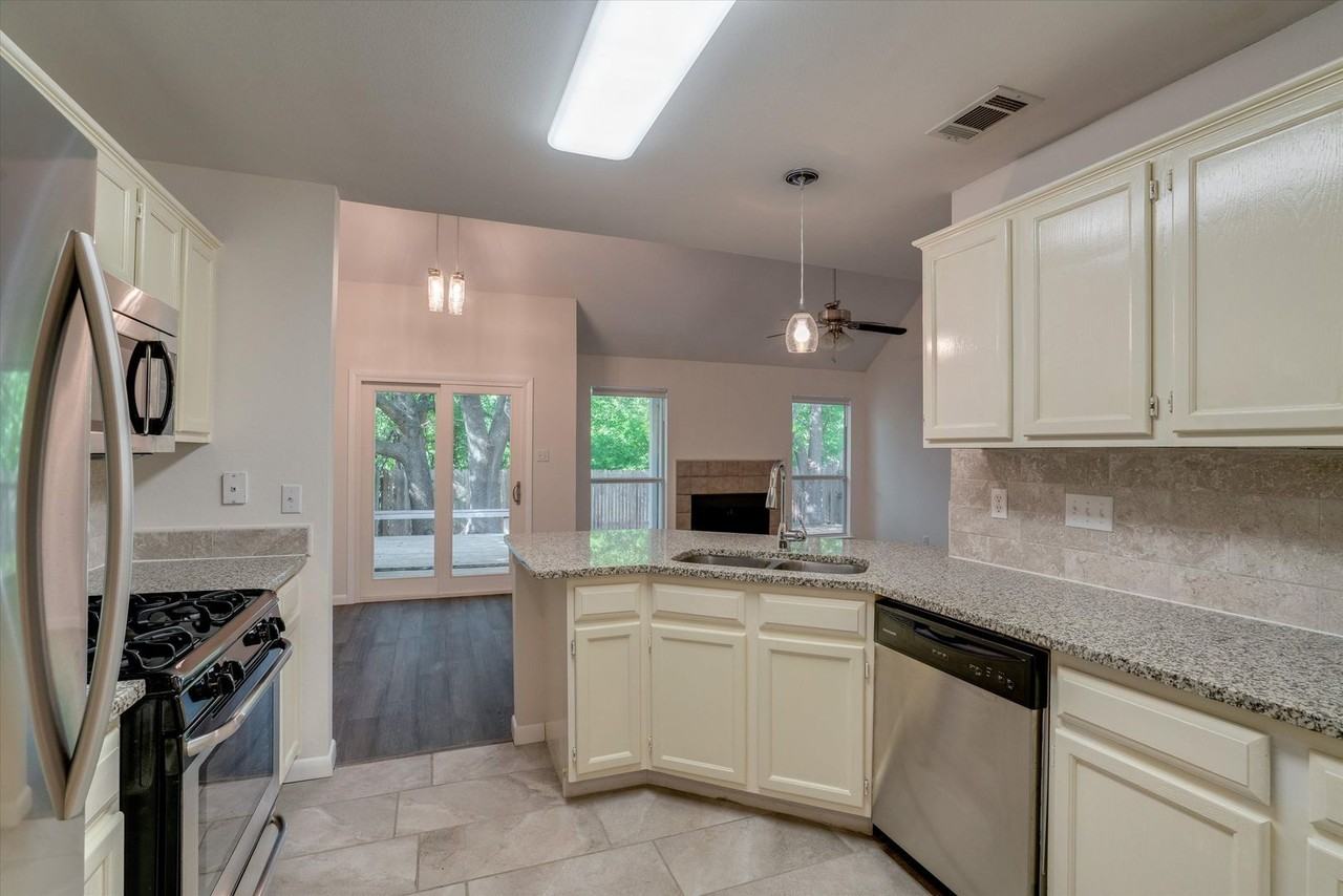 13030 Staton Dr - Photo 4 of 21