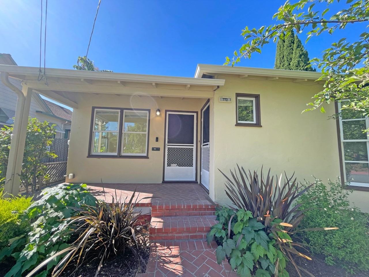 772 Lewis St - Photo 2 of 17