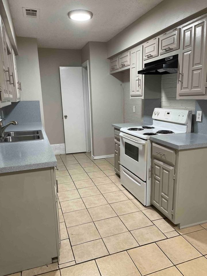 114 Shadybrook Dr - Photo 2 of 8