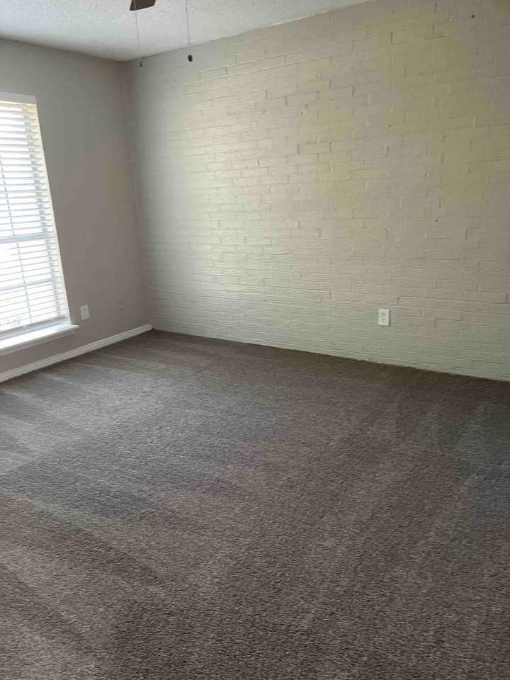 114 Shadybrook Dr - Photo 6 of 8