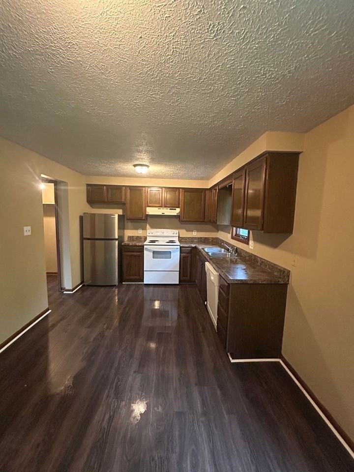 6916 Decatur Rd - Photo 3 of 7