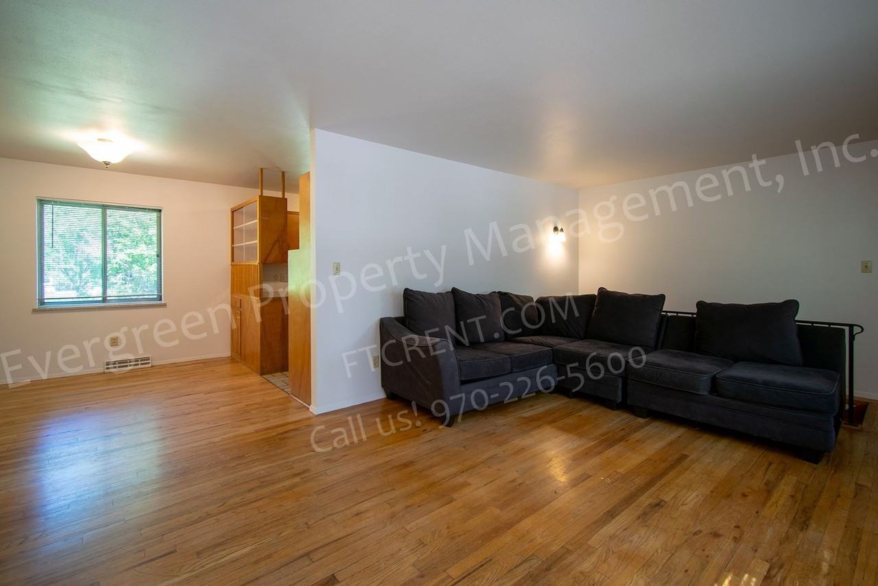 1117 Fairview Dr - Photo 4 of 44