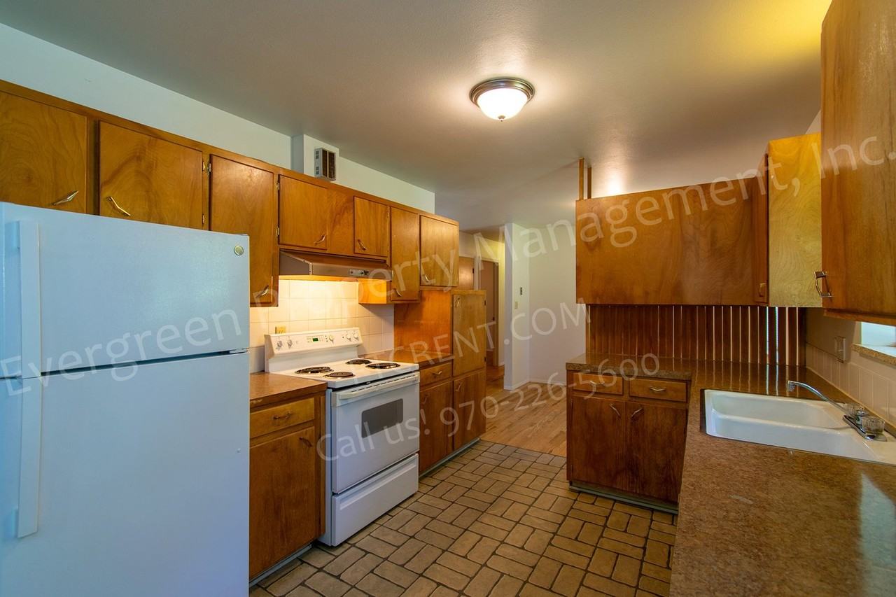 1117 Fairview Dr - Photo 7 of 44