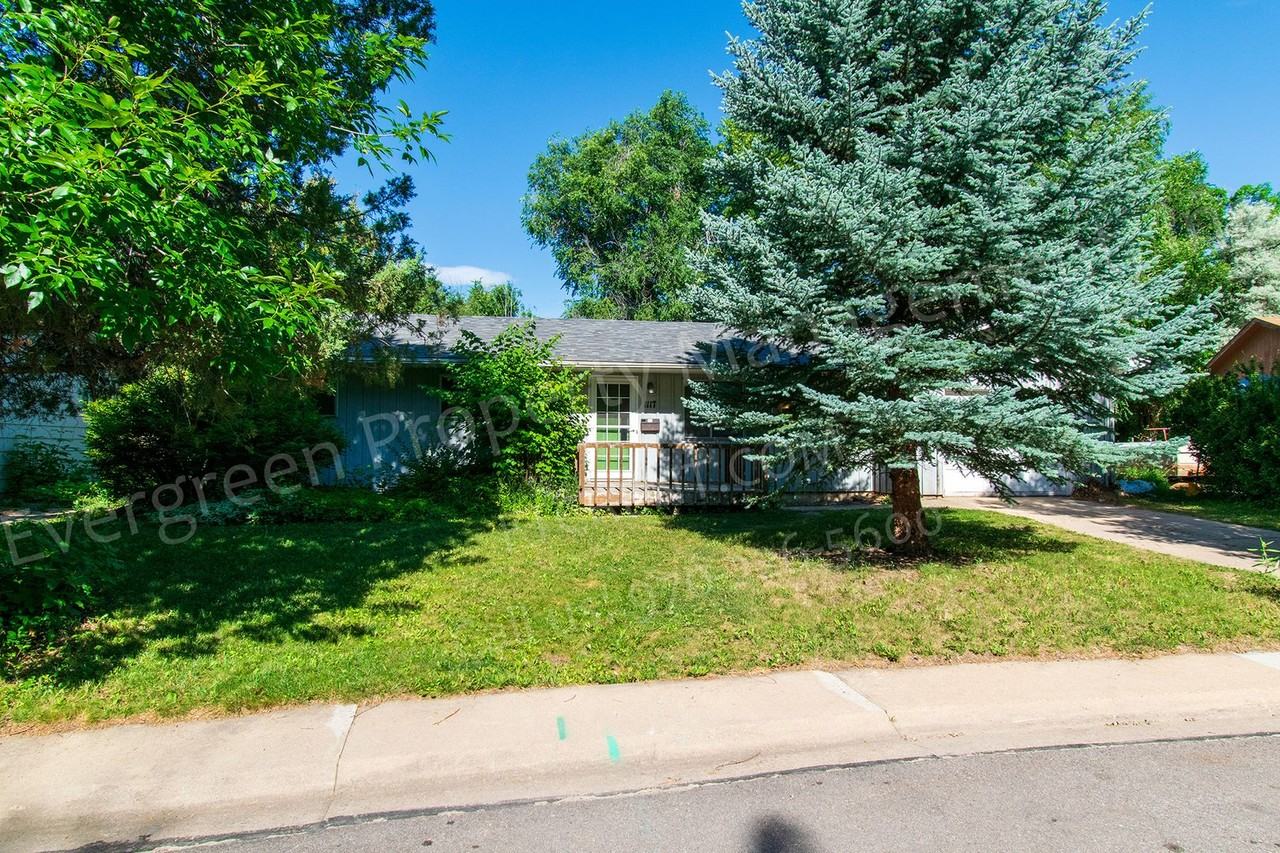 1117 Fairview Dr - Photo 2 of 44